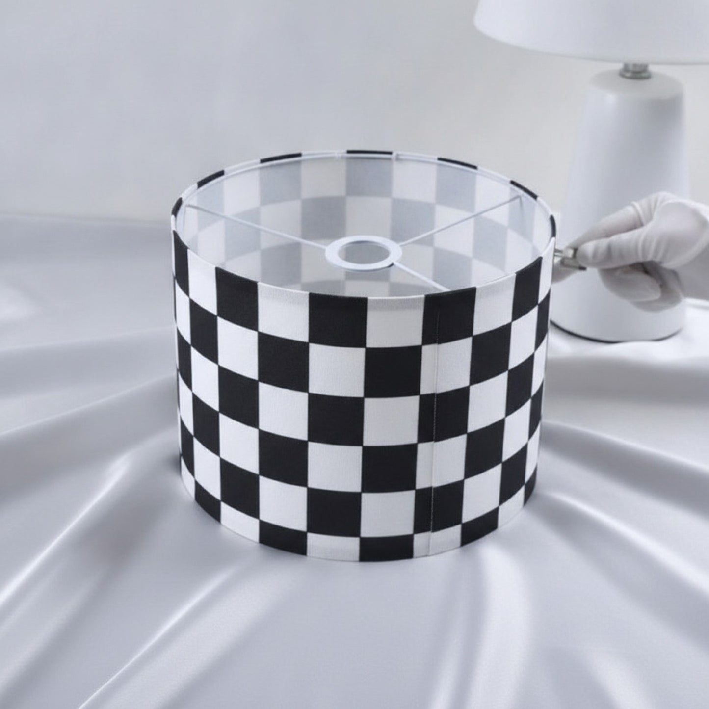 Abat-Jour Design Damier : Tissu Géométrique pour Luminaire Cylindrique